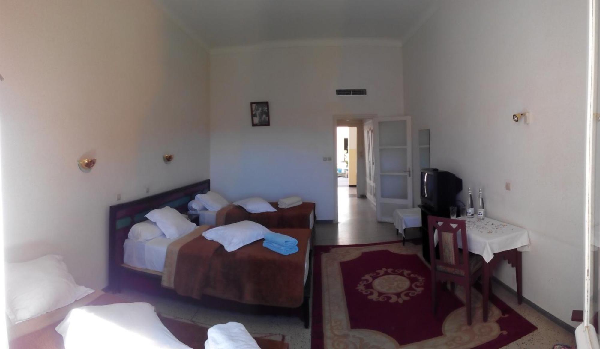 Les Amandiers Hotel