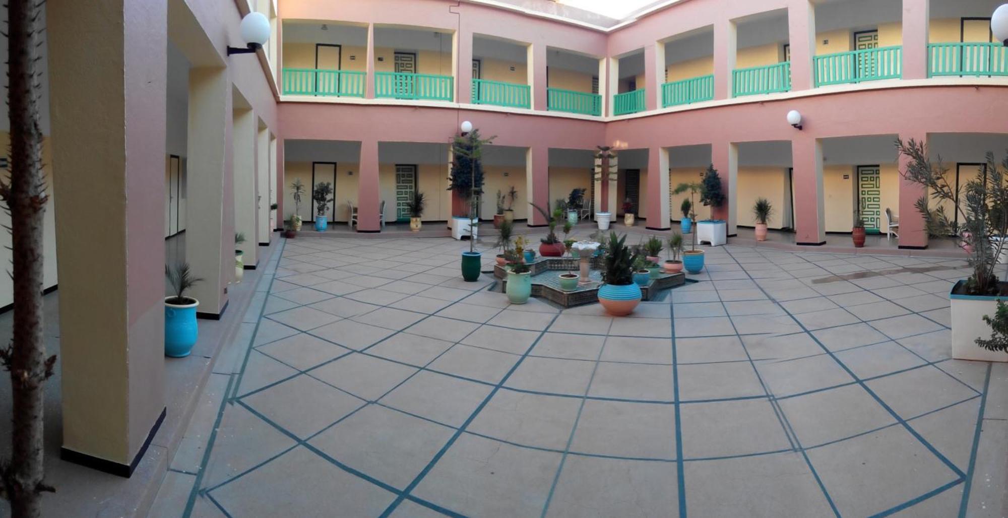 Les Amandiers Hotel